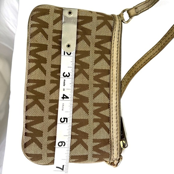 MICHAEL KORS SMALL POUCH MONOGRAM MK WRISTLET BROWN MK CANVA GOLD HARDWARE WOMEN - Picture 7 of 12